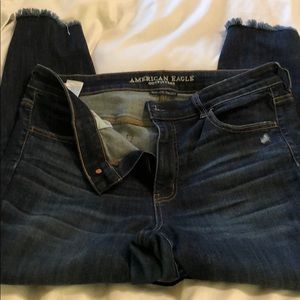 AE EUC-16 Short Hi-Rise Jegging Crop-Destroyed